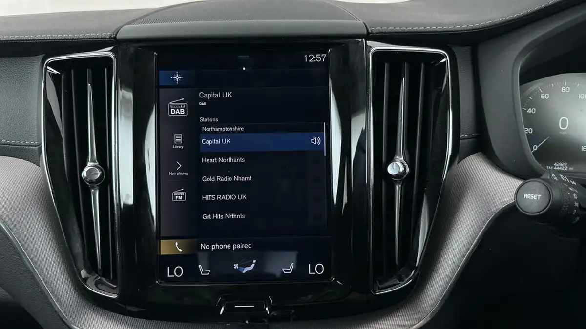 2020-volvo-xc60-20-b5-inscription-awd-big-22