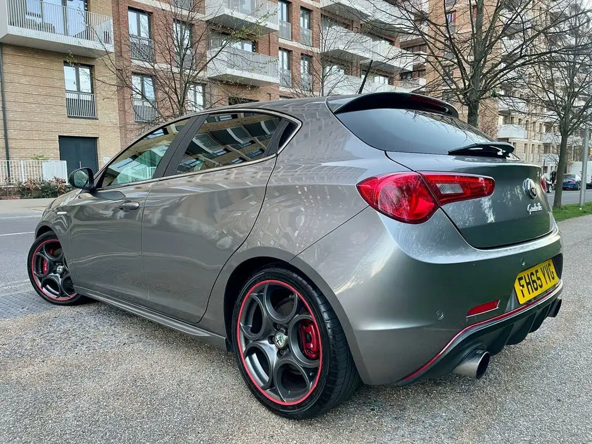 2016-alfa-romeo-giulietta-17-quadrifoglio-verde-big-18