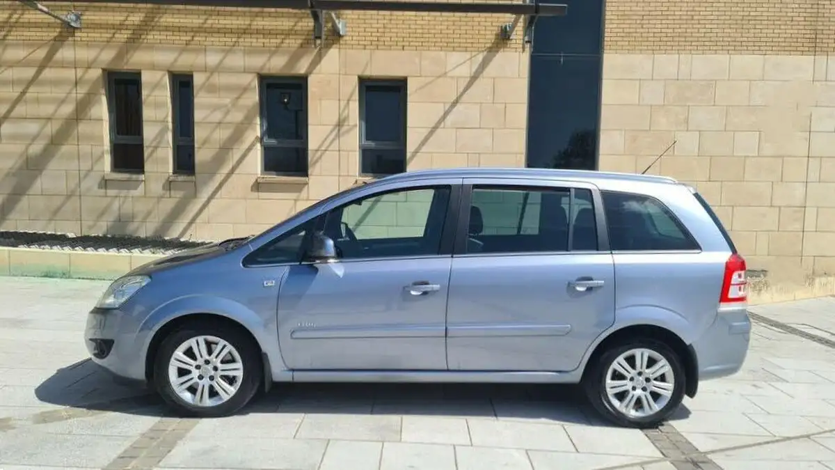 2011-vauxhall-zafira-17td-elite-17cdti-16v-ecoflex-big-3