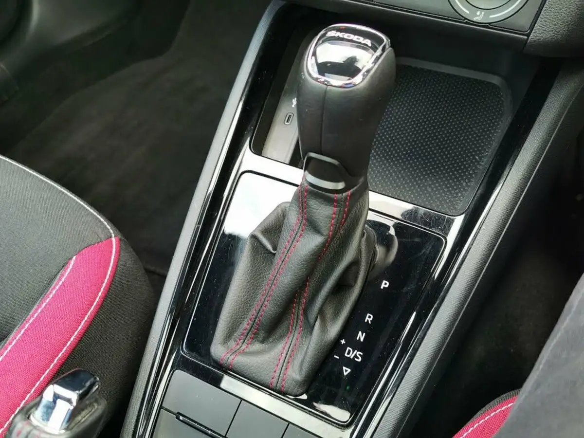 2020-skoda-kamiq-15-tsi-monte-carlo-dsg-big-50
