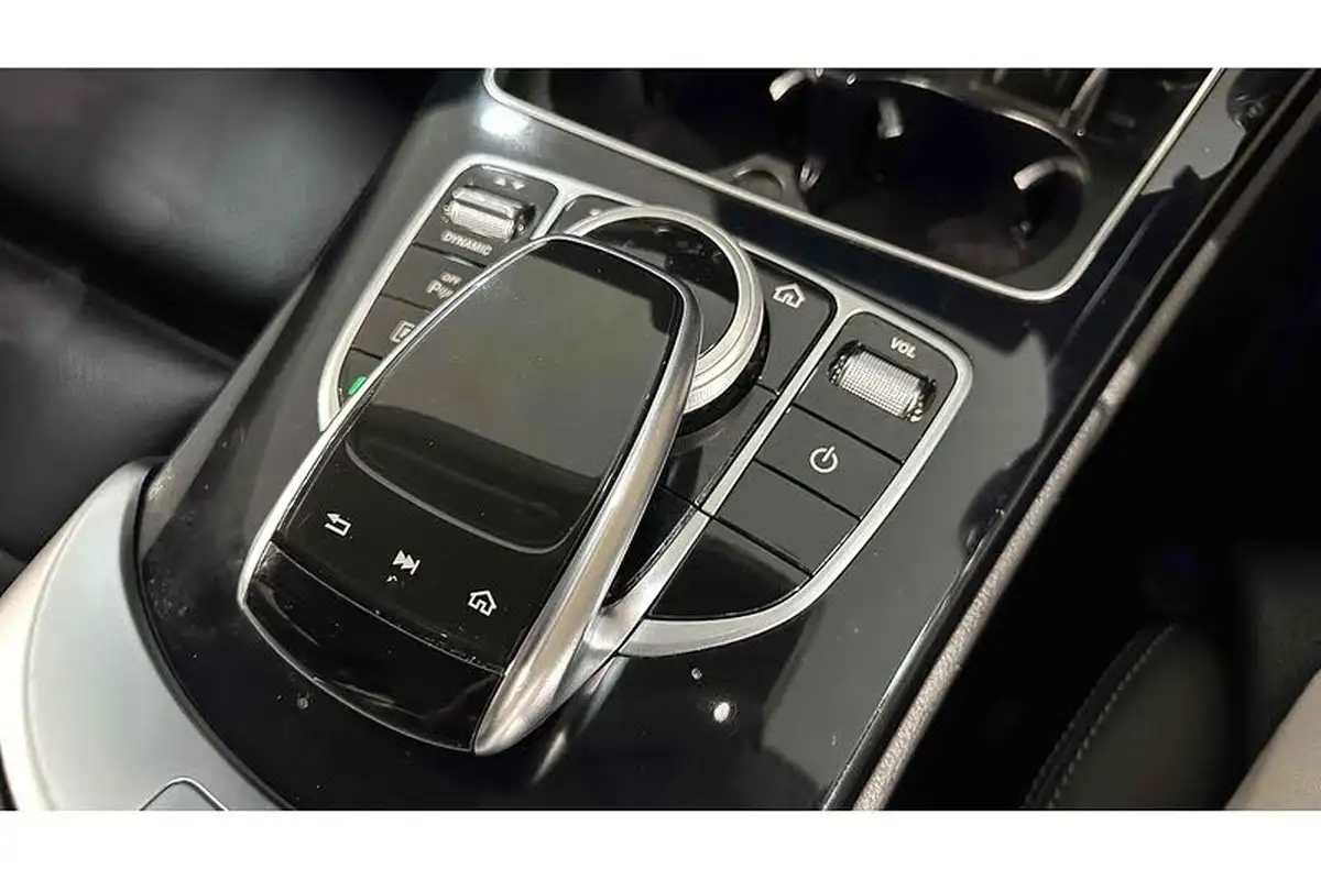 2019-mercedes-benz-c-class-15-c200-sport-premiumss-saloon-4d-big-37