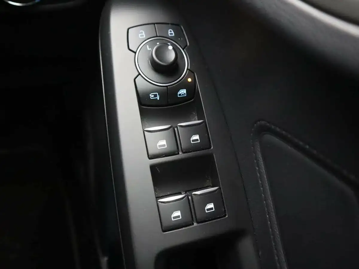 2022-ford-focus-10t-titanium-vignale-125ps-hatchback-big-29
