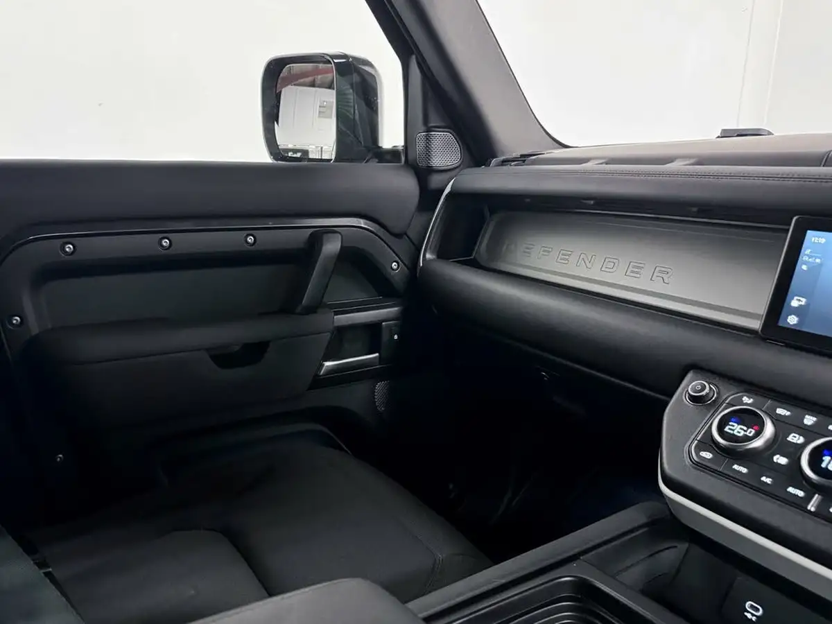 2021-land-rover-90-defender-30-d200-hard-top-standard-90-big-33