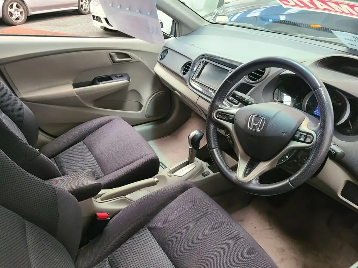 2009-honda-insight-13-es-t-big-4