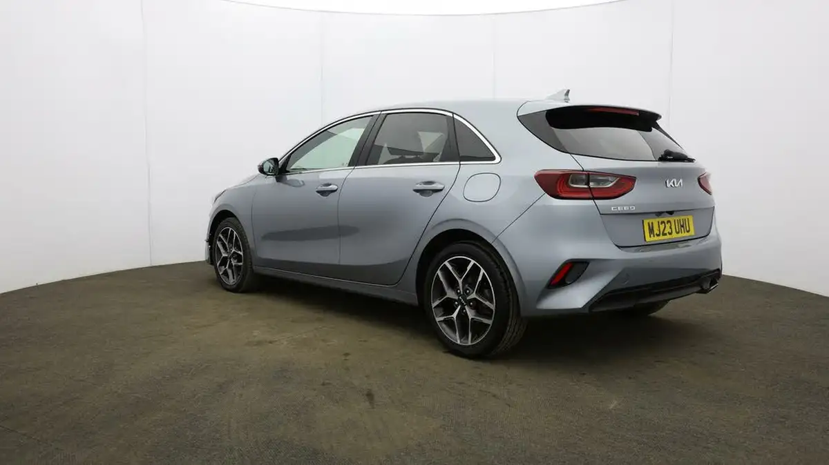 2022-kia-ceed-15-t-gdi-3-hatchback-big-46