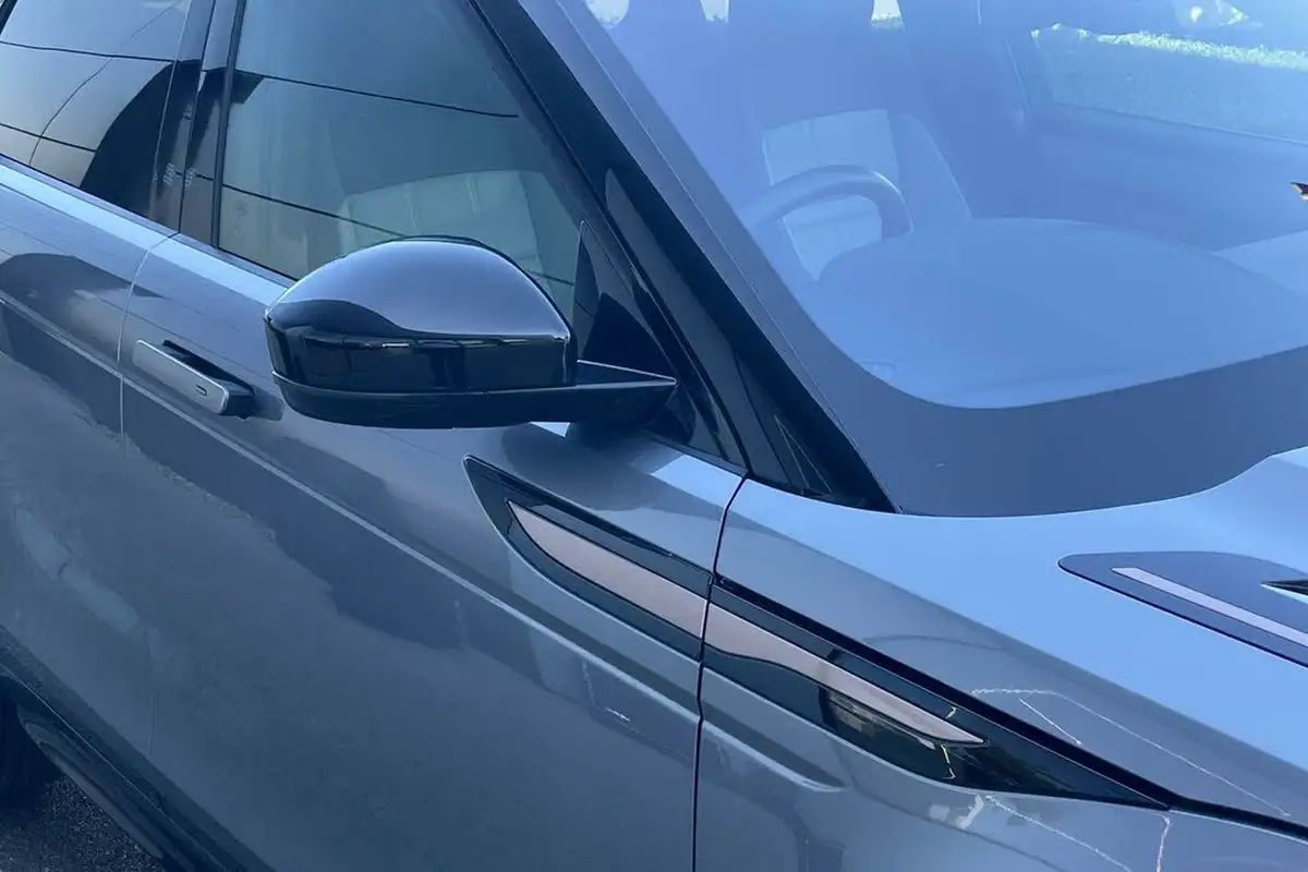 2023-land-rover-range-rover-evoque-15-p300e-r-dynamic-se-big-45