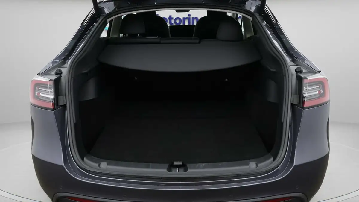 2022-tesla-model-y-e-long-range-big-16