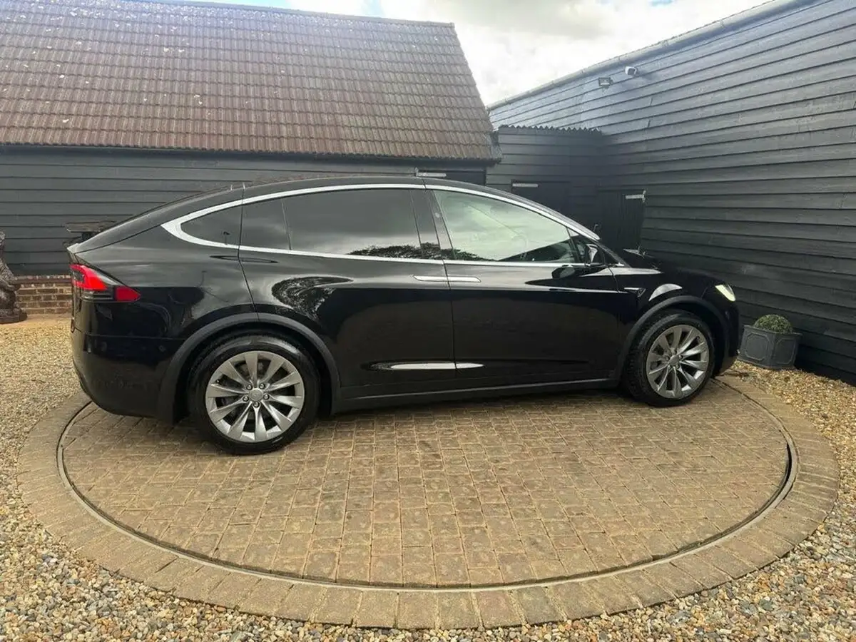 2017-tesla-model-x-e-75d-big-31
