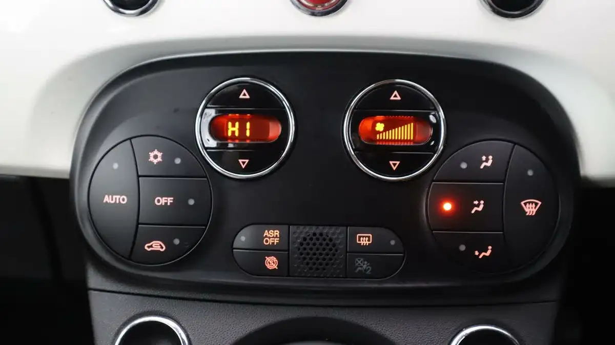 2021-fiat-500c-10-dolcevita-big-12