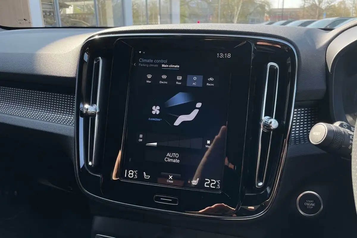 2020-volvo-xc40-20-t4-r-design-pro-big-37