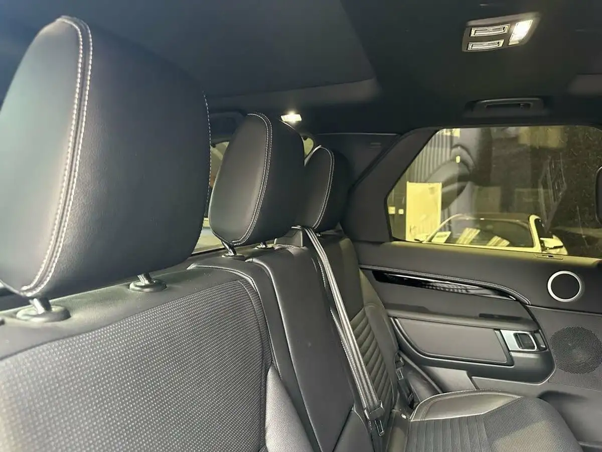 2021-land-rover-discovery-30-d300-r-dynamic-se-big-39