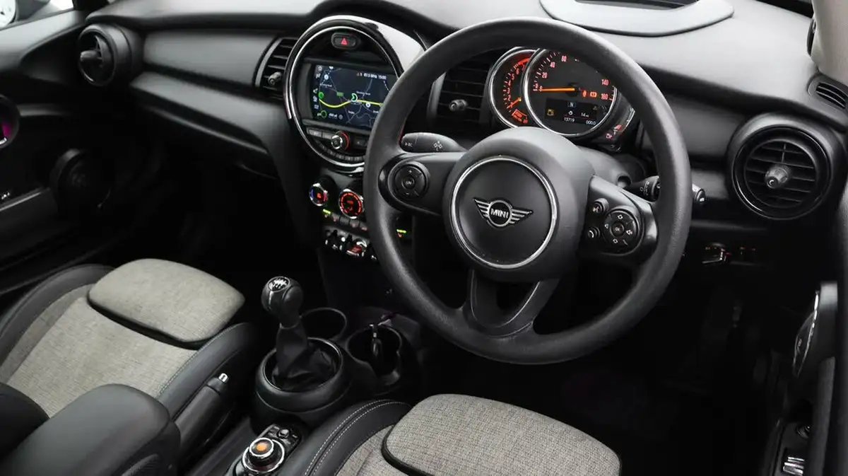 2020-mini-cooper-15-one-classic-3d-big-8
