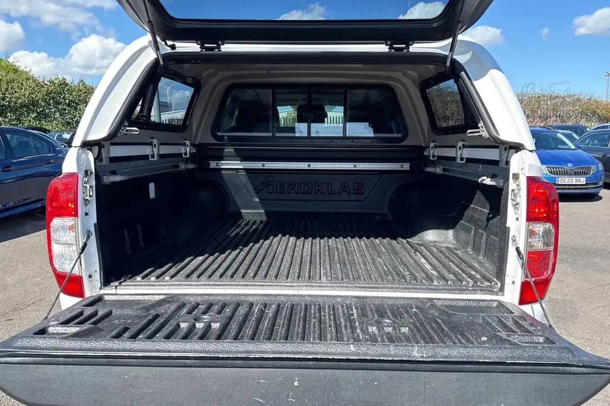 2020-nissan-navara-23dci-tt-tekna-8-navileather-auto-big-6