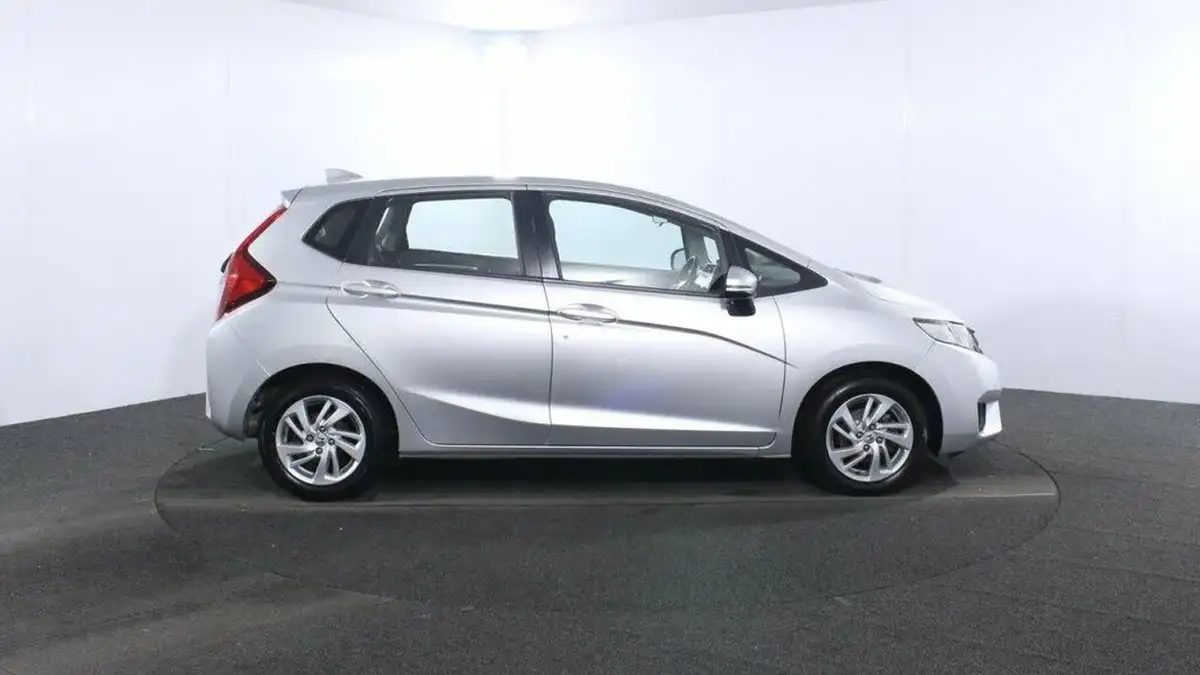 2016-honda-jazz-13-i-vtec-se-cvt-big-7