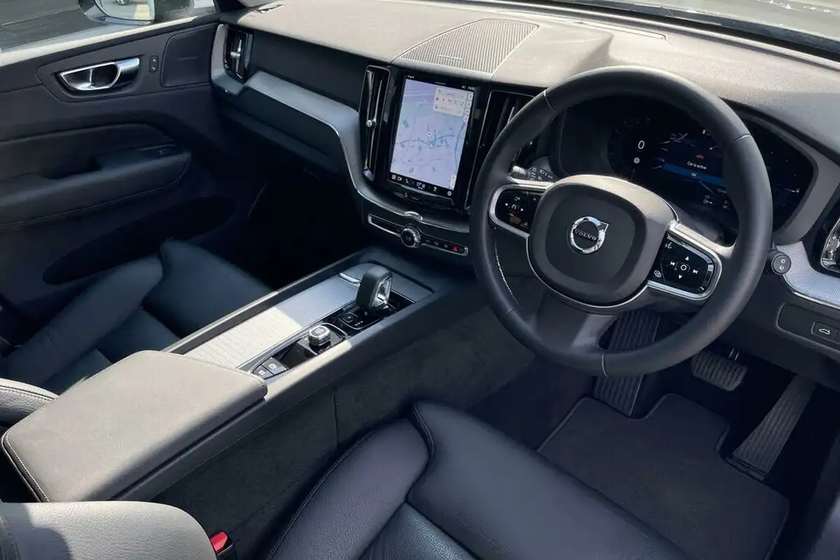 2024-volvo-xc60-20-b5-plus-big-4