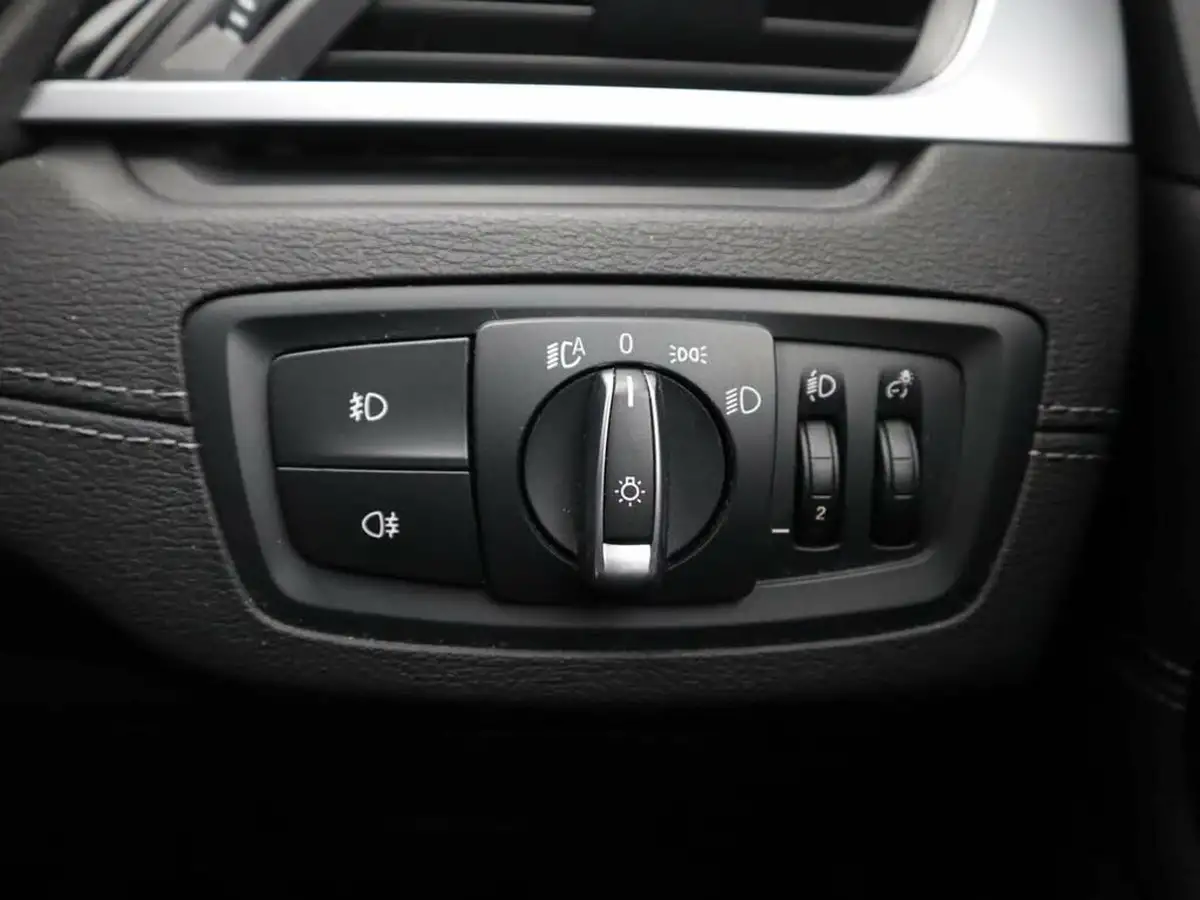 2021-bmw-x1-15-sdrive18i-sport-big-29