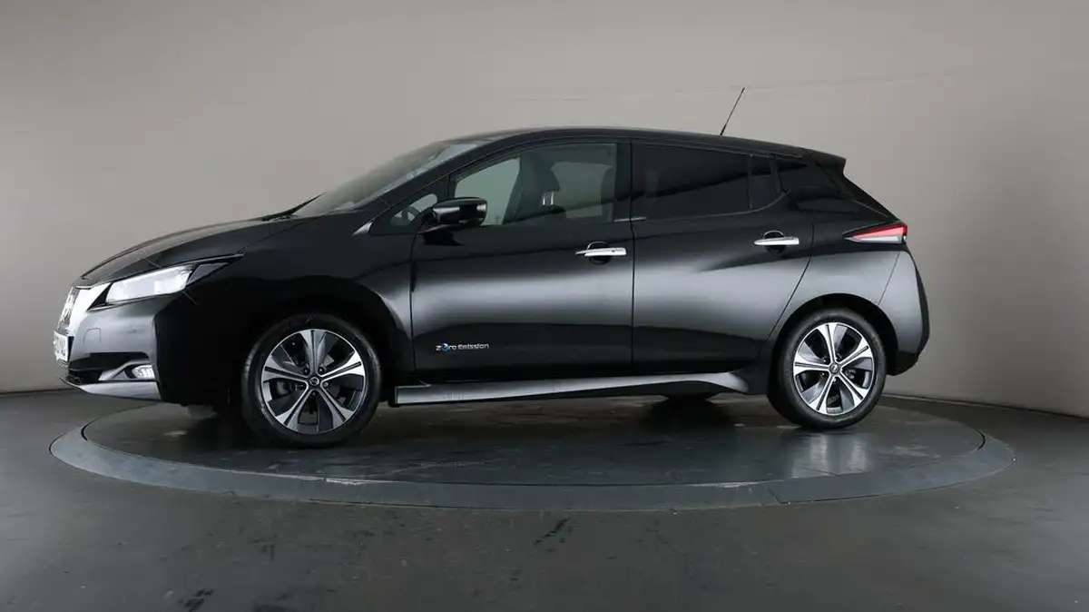 2020-nissan-leaf-e-tekna-big-32