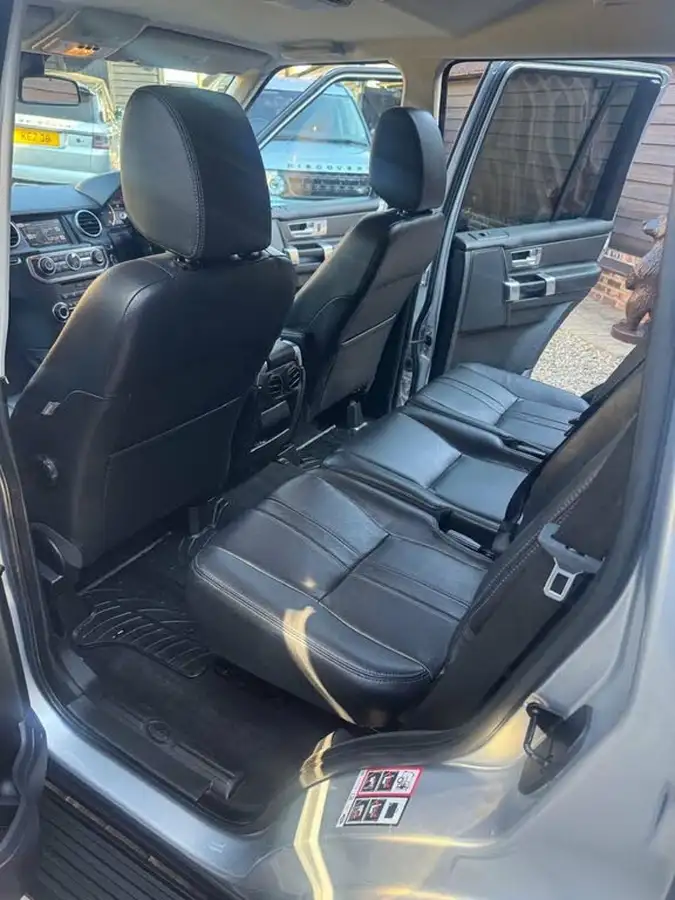 2016-land-rover-discovery-4-30-sd-v6-graphite-big-13