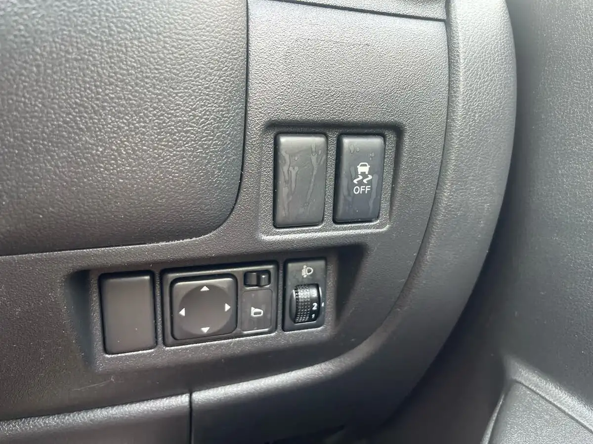 2011-nissan-micra-12-acenta-79bhp-5d-1198cc-big-21