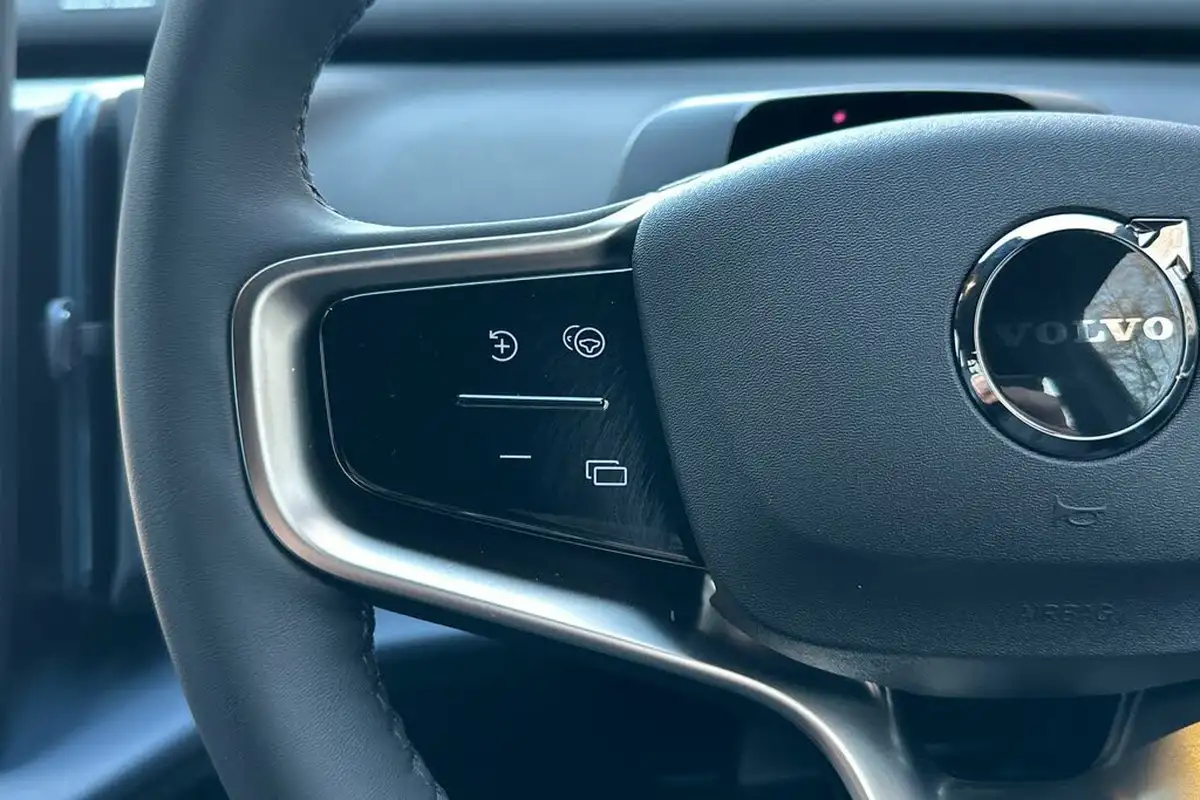 2024-volvo-ex30-e-single-motor-plus-extended-range-big-10