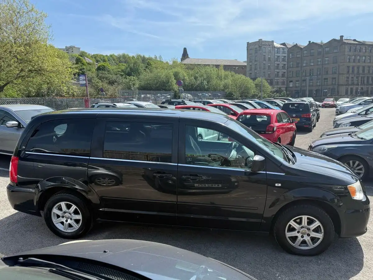 2012-chrysler-grand-voyager-28td-lx-big-4