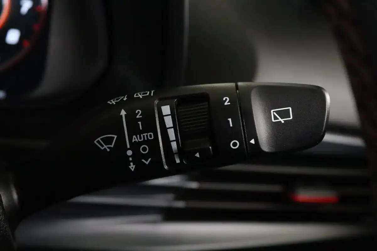 2024-hyundai-i20-10-t-gdi-n-line-dct-big-24