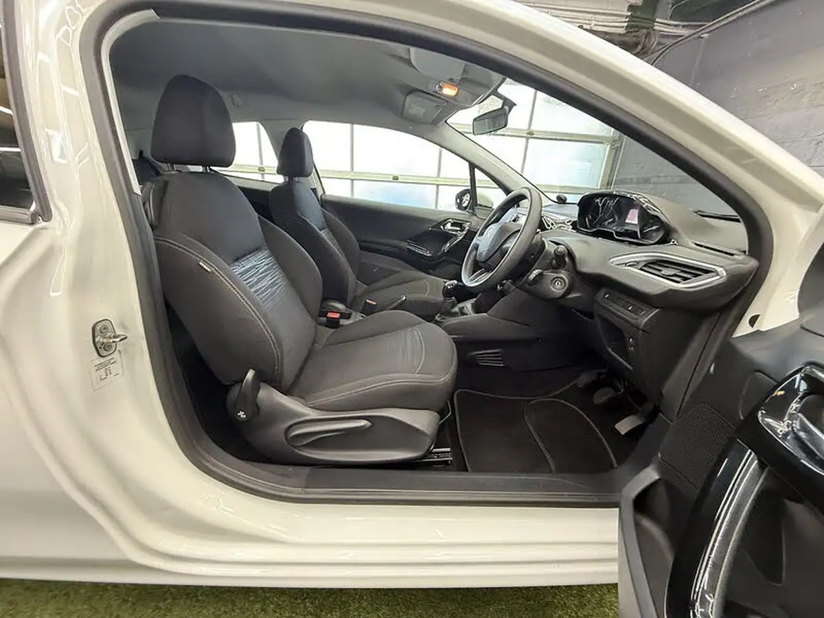 2015-peugeot-208-10-puretech-access-ac-3d-big-21