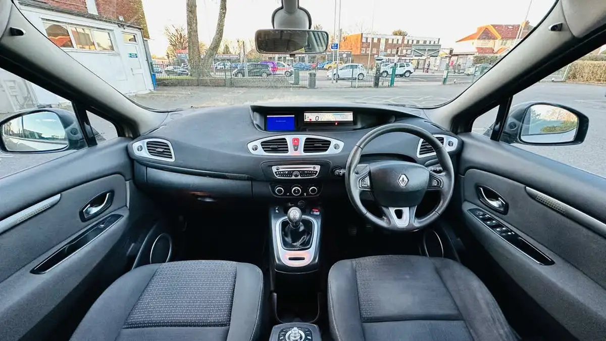2010-renault-grand-scenic-16-dynamique-tom-tom-vvt-big-2
