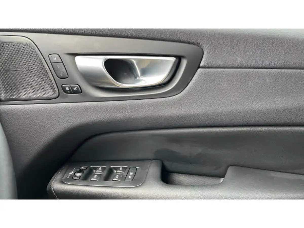 2023-volvo-xc60-20-b5-plus-big-14