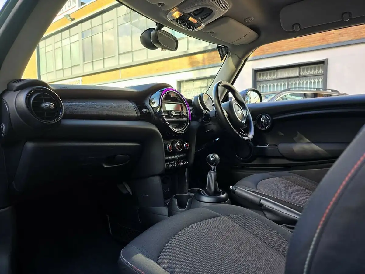 2014-mini-cooper-15td-one-d-98bhp-media-xlss-3d-big-17
