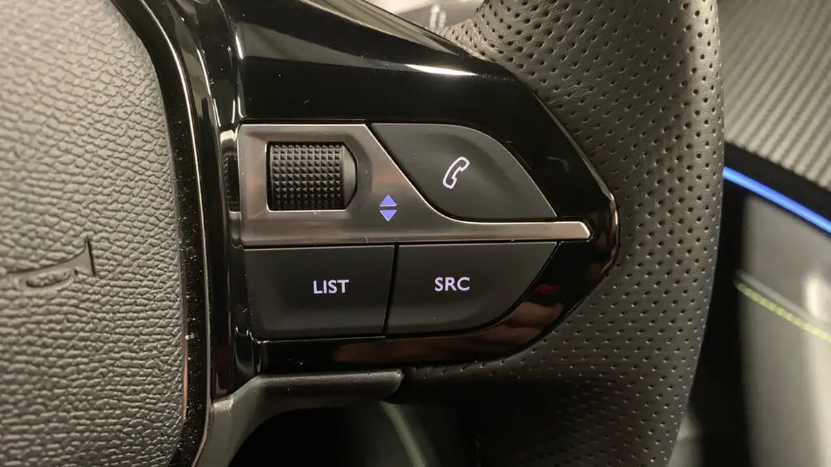 2024-peugeot-2008-suv-e-gt-136ps-50kwh-big-23