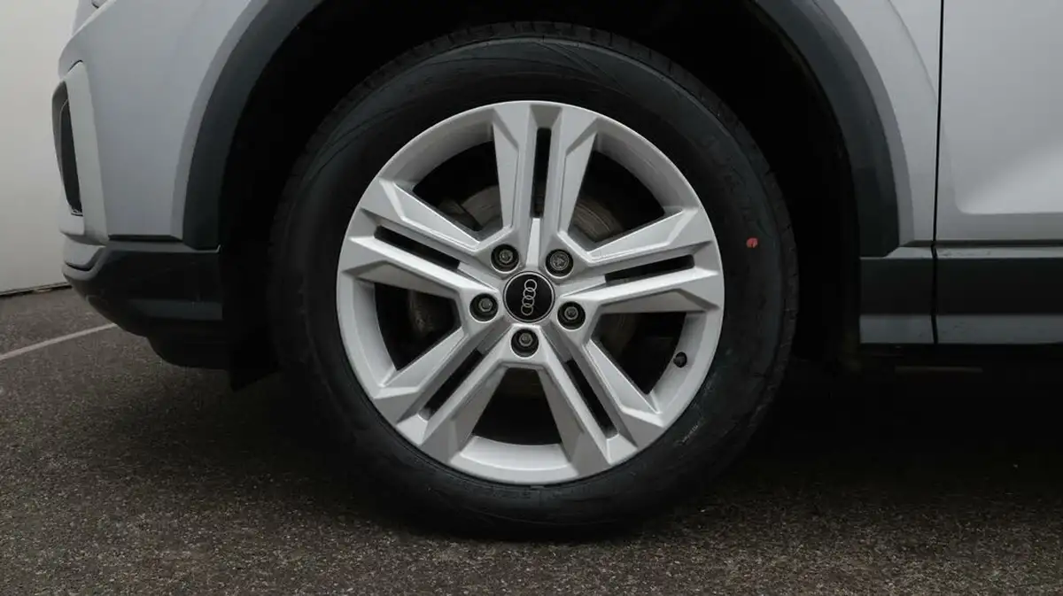 2021-audi-q2-10-30-tfsi-sport-big-18