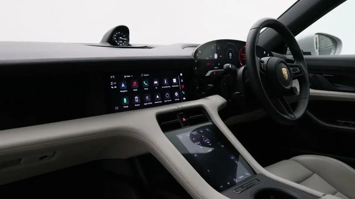 2022-porsche-taycan-e-4-cross-turismo-big-5