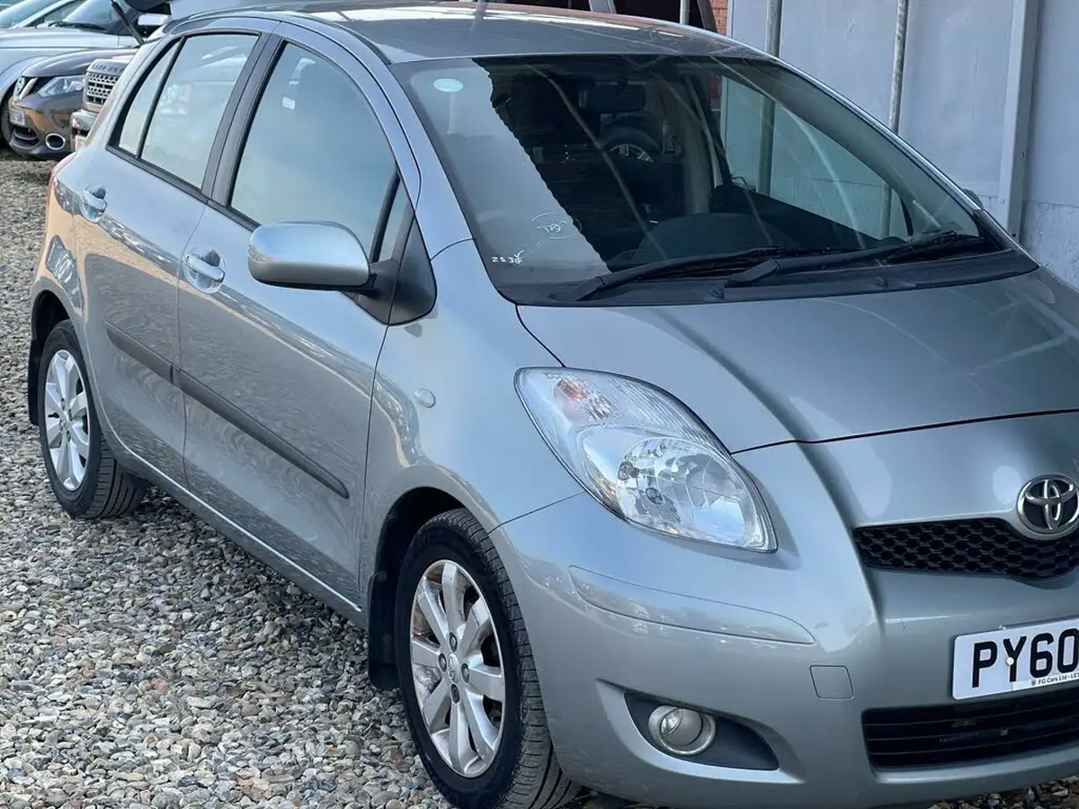 2011-toyota-yaris-133-t-spirit-vvt-i-101bhp-5d-big-5