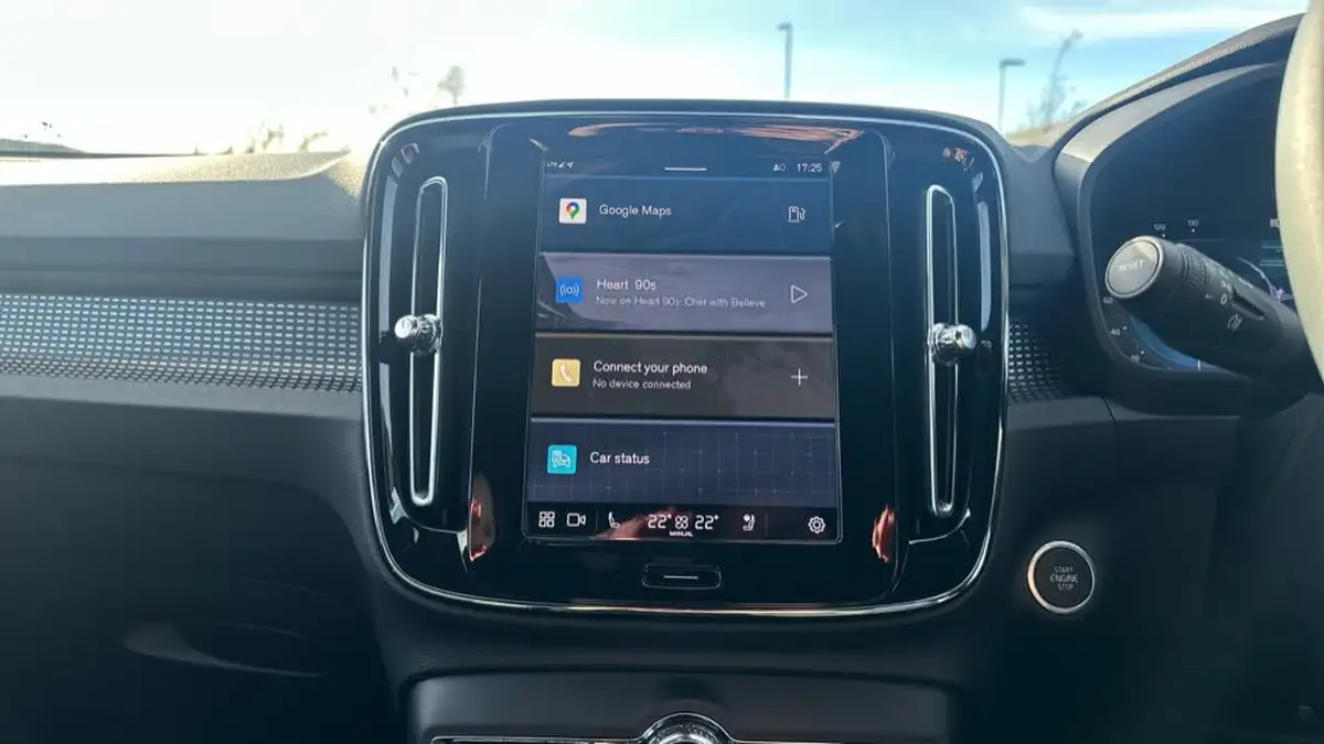 2025-volvo-xc40-20-b3-plus-black-edition-big-11