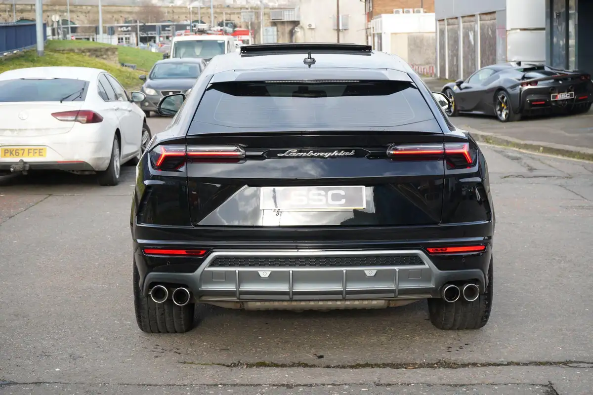 2021-lamborghini-urus-40-no-trim-big-8