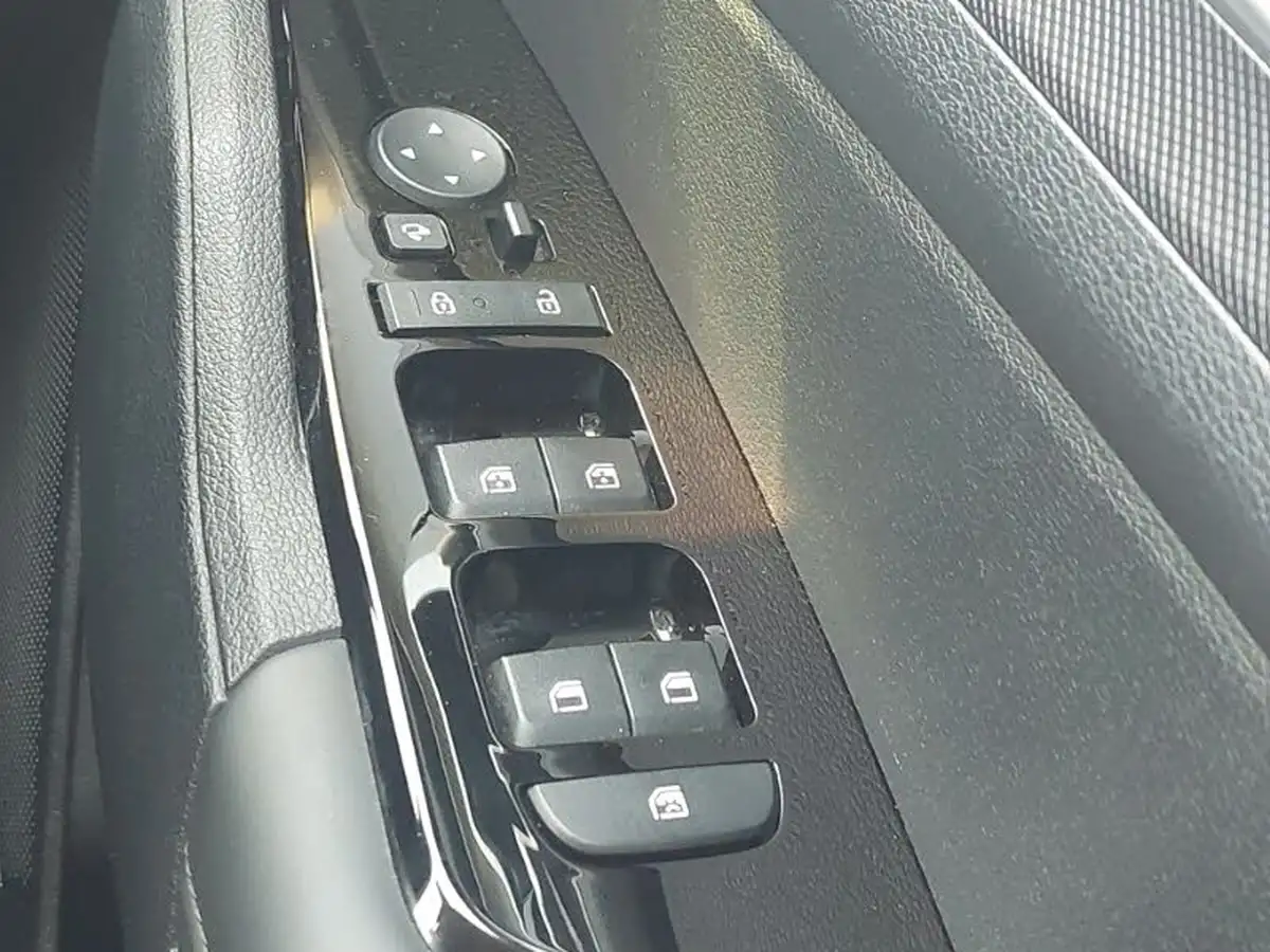 2022-kia-sportage-16-t-gdi-launch-edition-big-18