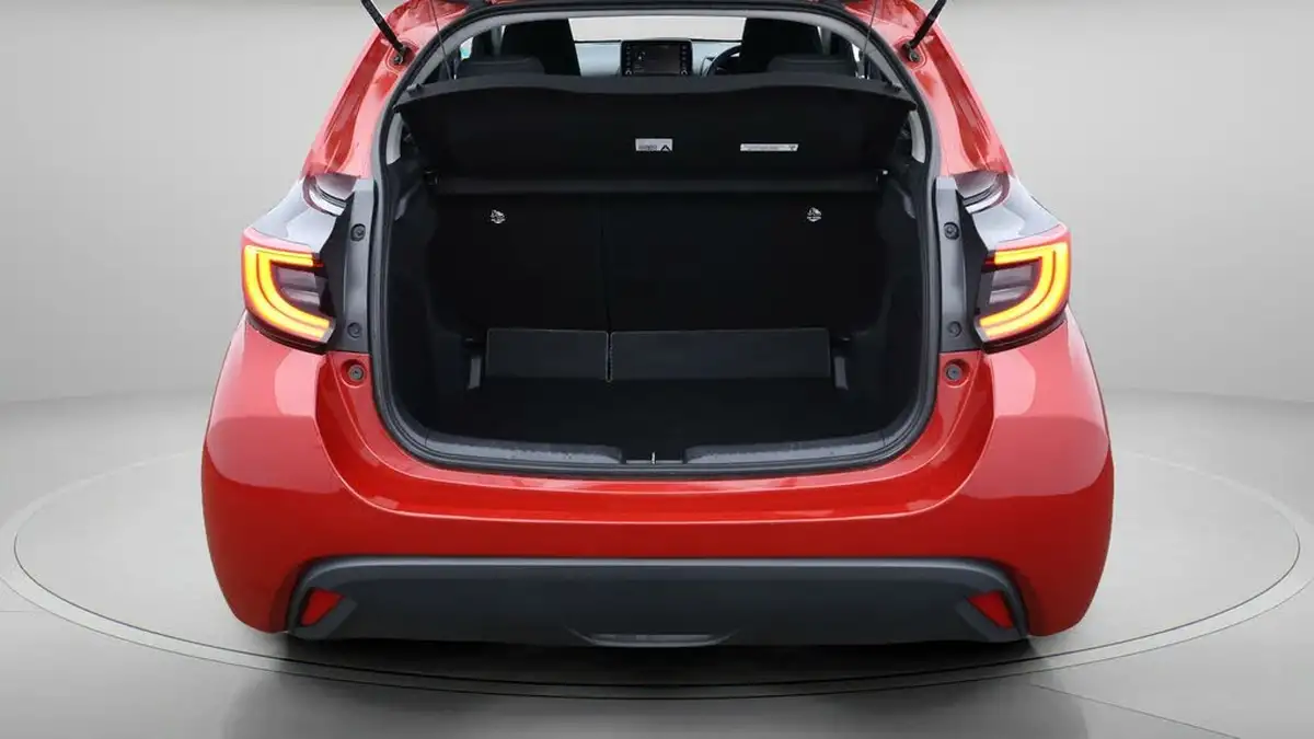 2021-toyota-yaris-15-vvt-i-design-big-16