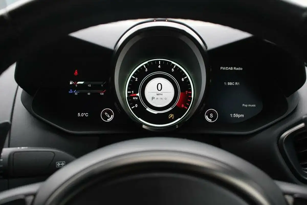 2022-aston-martin-vantage-40-v8-vantage-roadster-auto-big-16