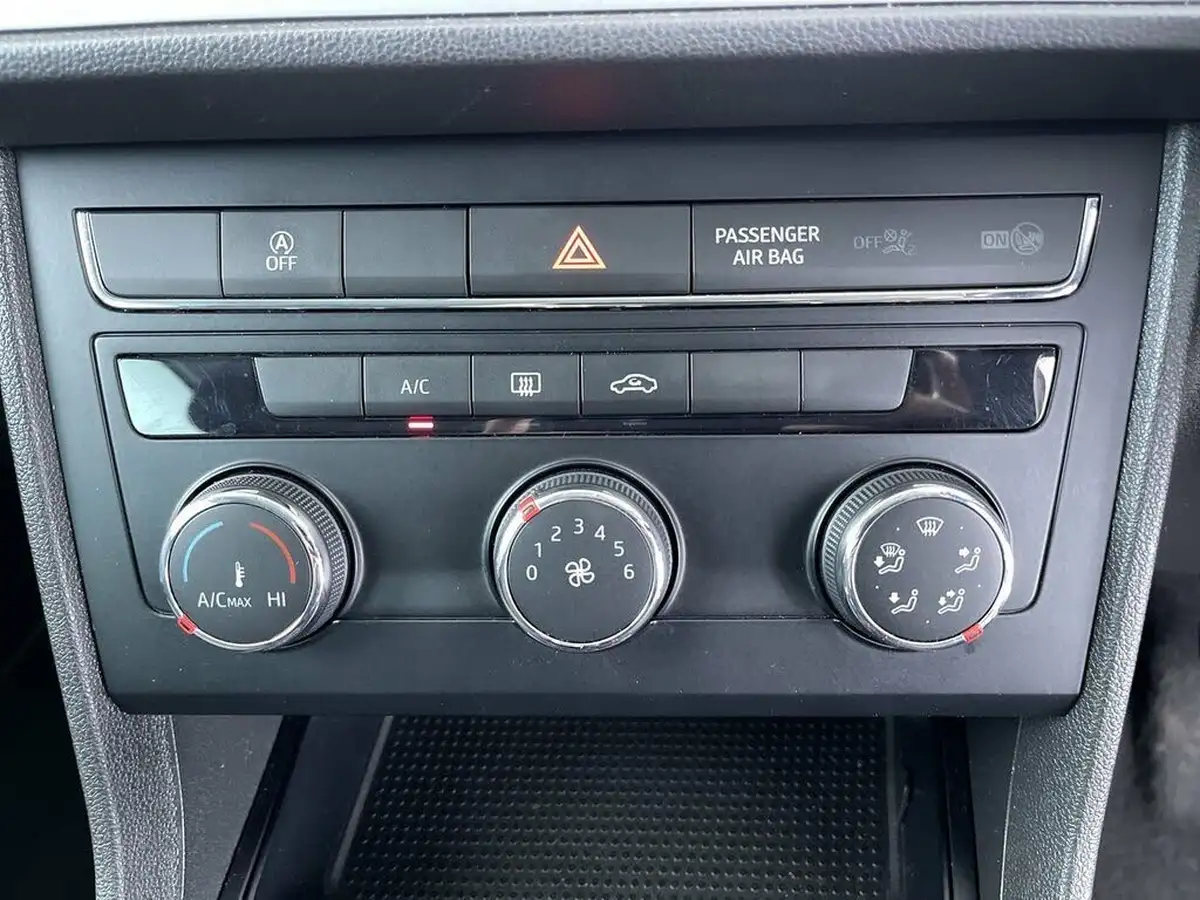 2018-seat-leon-16tdi-se-dynamic-technology-hatchback-dsg-big-43