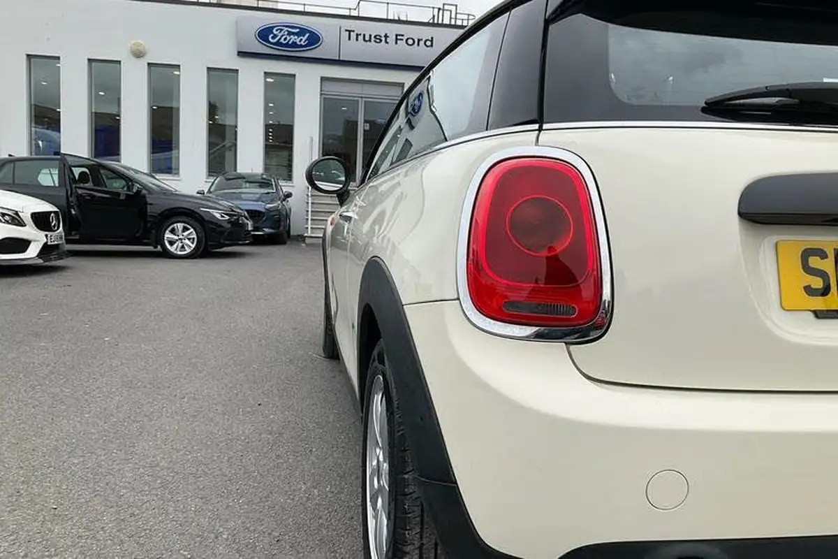 2016-mini-cooper-15td-one-d-3d-big-30