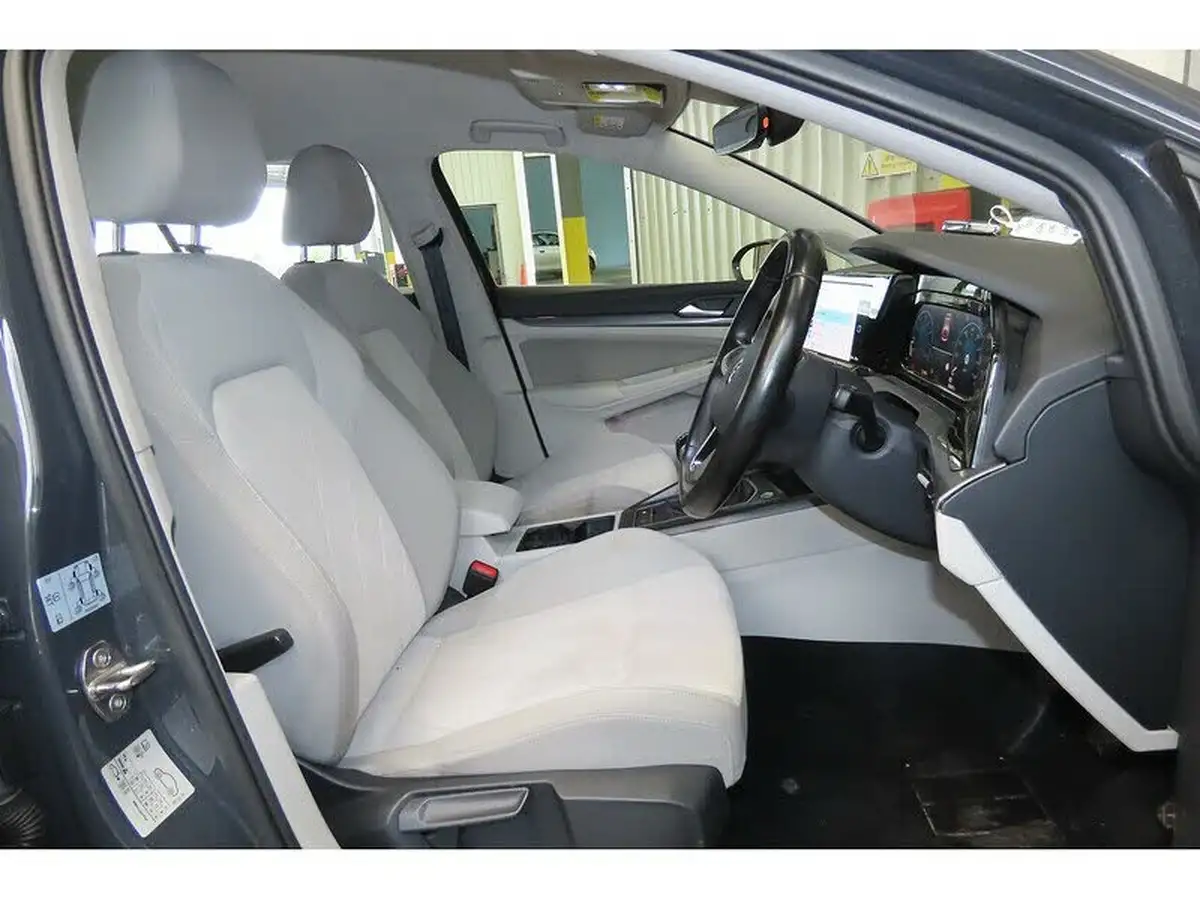 2021-volkswagen-golf-15-tsi-style-130ps-hatchback-big-7
