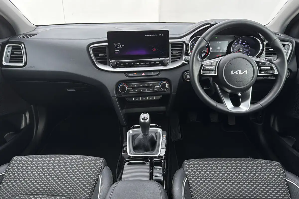 2024-kia-ceed-15-t-gdi-3-hatchback-big-7