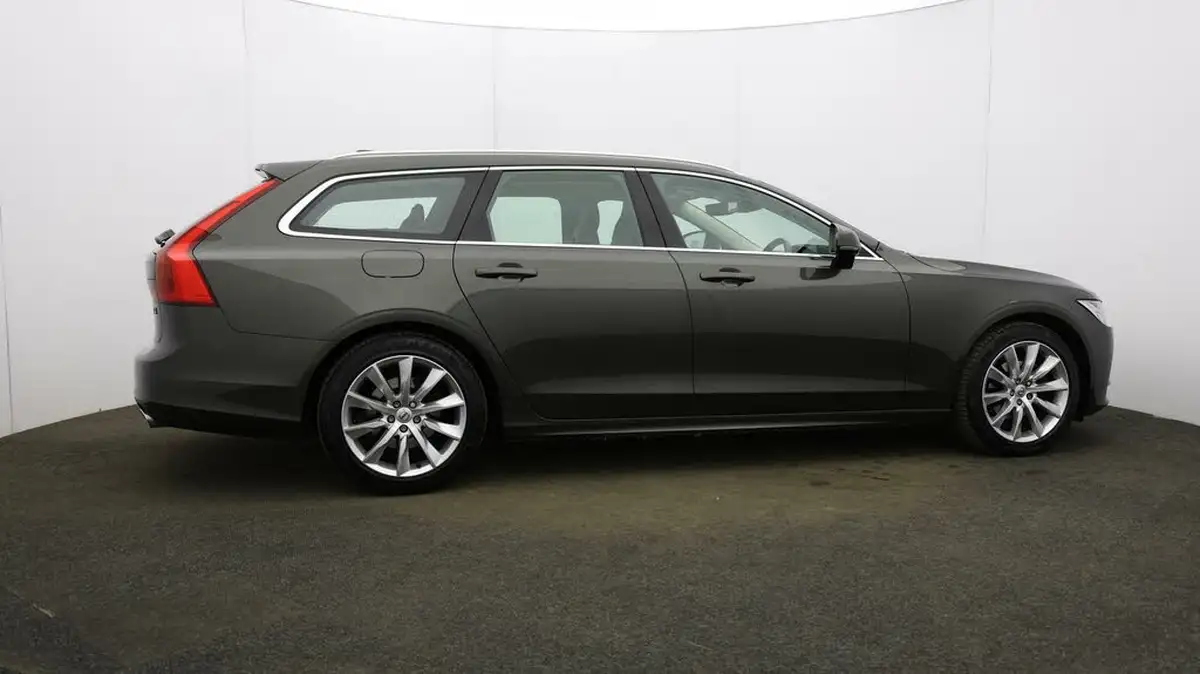2020-volvo-v90-20-t4-momentum-plus-big-44
