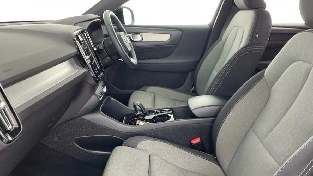 2022-volvo-xc40-15-t4-plus-big-38