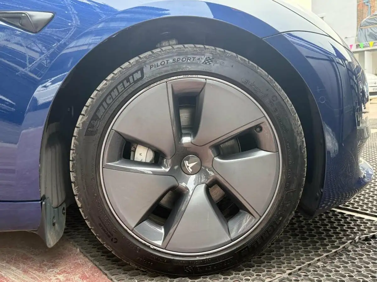 2022-tesla-model-3-e-long-range-big-12