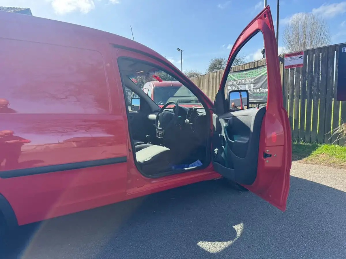 2010-vauxhall-combo-13td-1700-panel-big-53