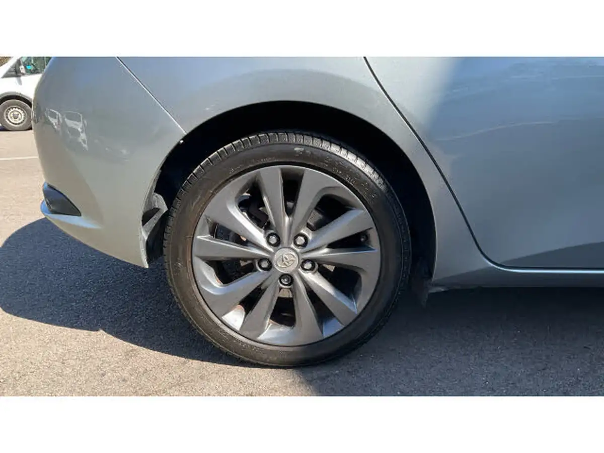 2016-toyota-auris-18-vvt-i-hsd-excel-leather-hatchback-big-25