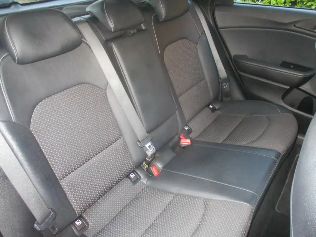 2019-kia-ceed-10-t-gdi-3-hatchback-big-24