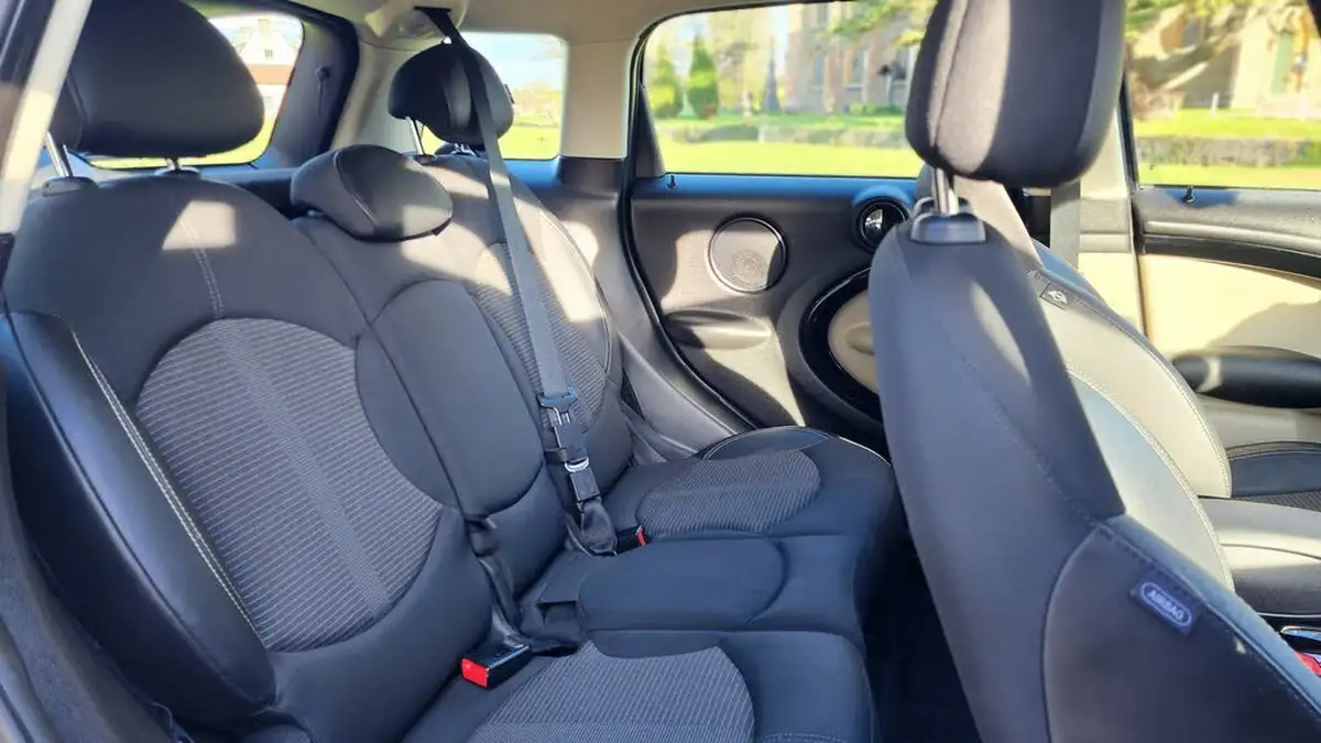 2012-mini-countryman-16-cooper-pepper-big-20
